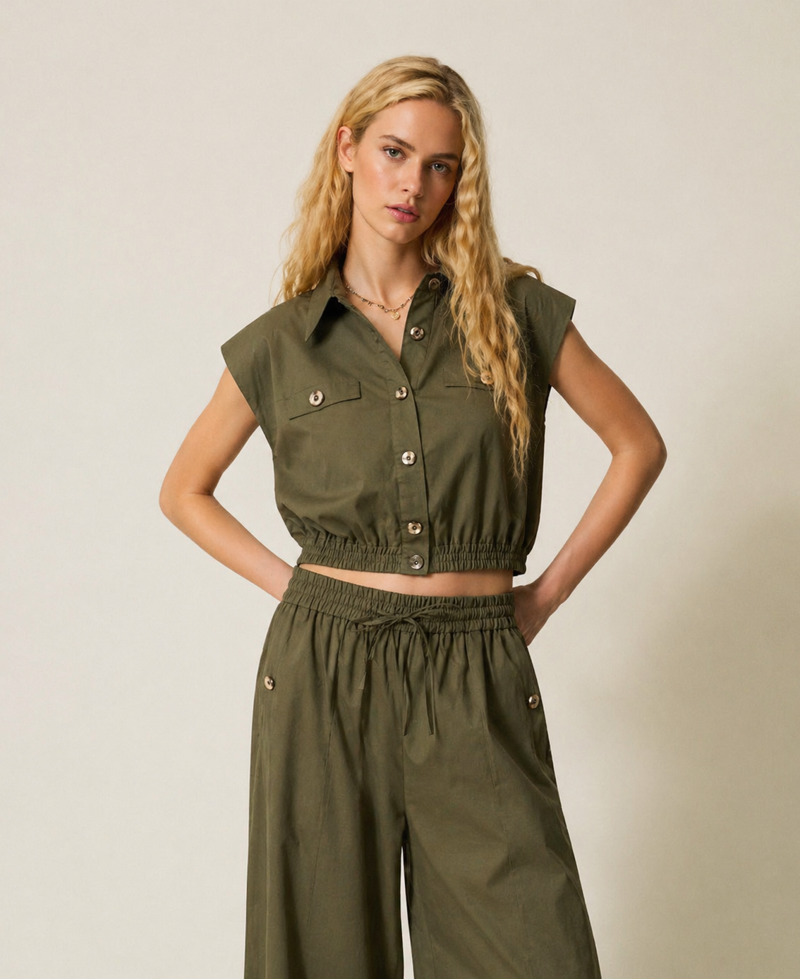 ΚΟΝΤΟ ΠΟΥΚΑΜΙΣΟ ΑΠΟ ΠΟΠΛΙΝΑ ΜΕ ΤΣΕΠΕΣ TWINSET