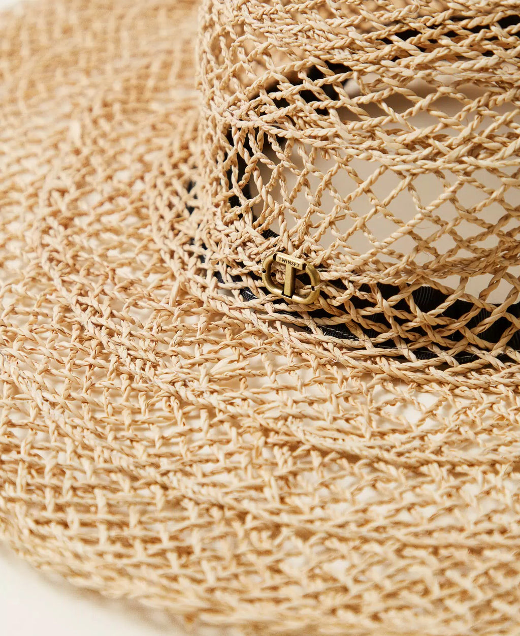 ΨΑΘΙΝΟ ΚΑΠΕΛΟ ΜΕ ΦΑΡΔΥ ΓΕΙΣΟ TWINSET