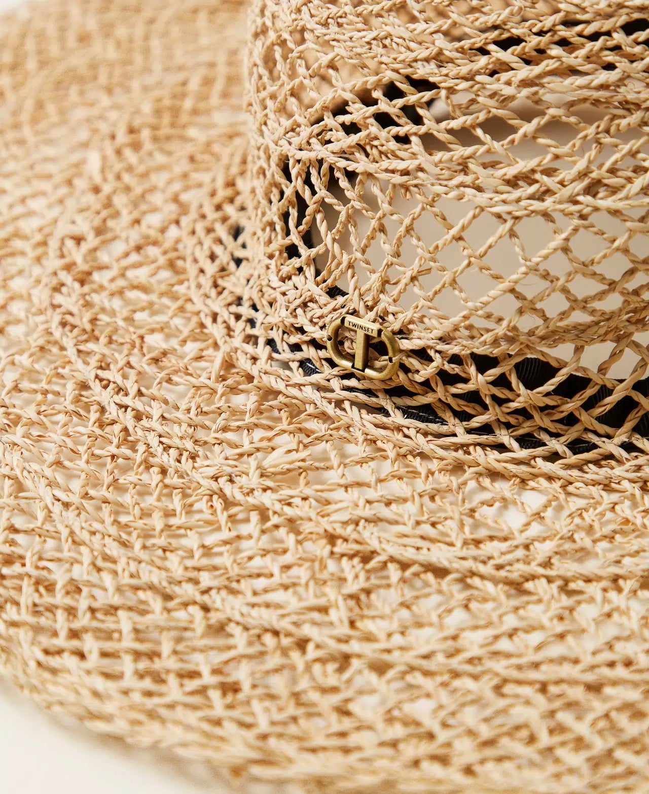 ΨΑΘΙΝΟ ΚΑΠΕΛΟ ΜΕ ΦΑΡΔΥ ΓΕΙΣΟ TWINSET