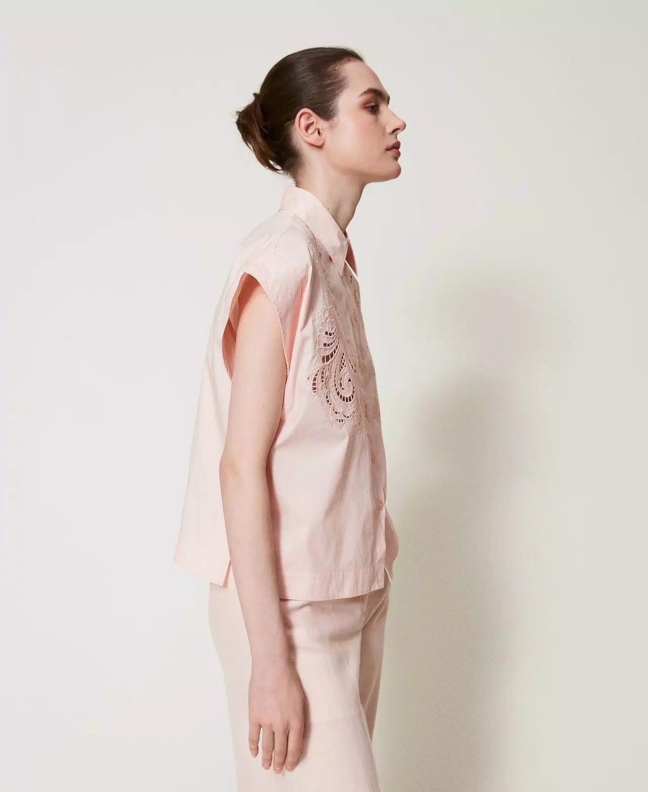 ΠΟΥΚΑΜΙΣΟ ΠΟΠΛΙΝΑ ΜΕ ΚΕΝΤΗΜΑ TWINSET