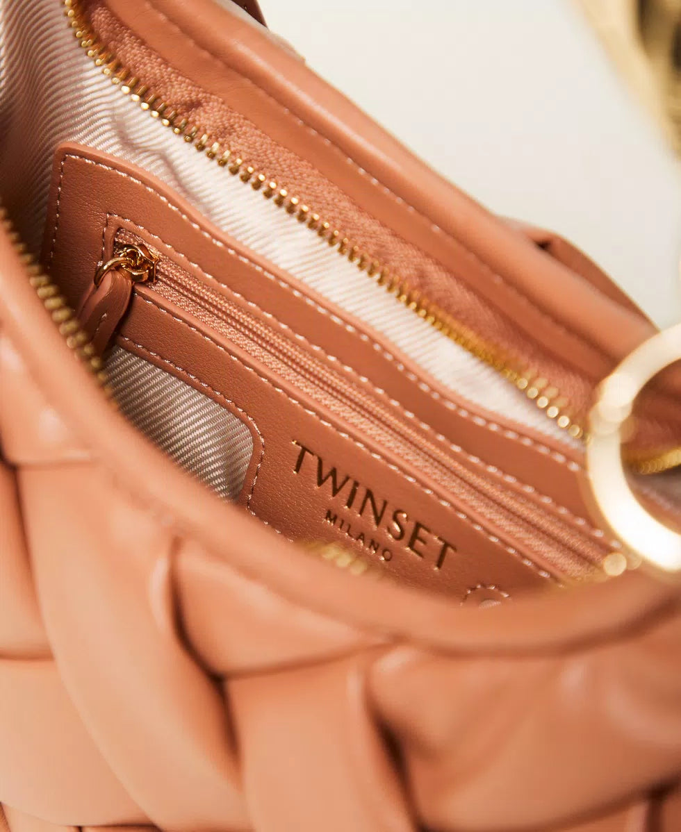 ΧΕΙΡΟΠΟΙΗΤΗ ΤΣΑΝΤΑ ΠΛΕΞΟΥΔΑ "CROISSANT" (MOCHA) TWINSET