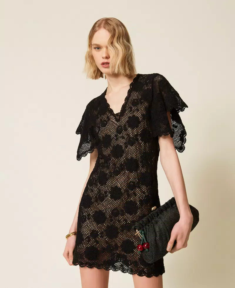 ΤΣΑΝΤΑ CLUTCH ΑΠΟ RAFFIA ΜΕ CHARM (BLACK) TWINSET