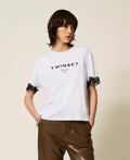 T-SHIRT ΜΕ ΛΟΓΟΤΥΠΟ ΚΑΙ ΔΑΝΤΕΛΑ TWINSET