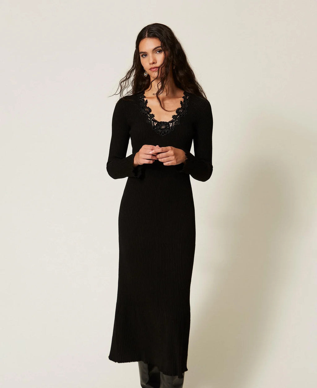 ΜΑΚΡΥ ΠΛΕΚΤΟ ΦΟΡΕΜΑ ΜΕ ΔΑΝΤΕΛΑ ΜΑΚΡΑΜΕ TWINSET