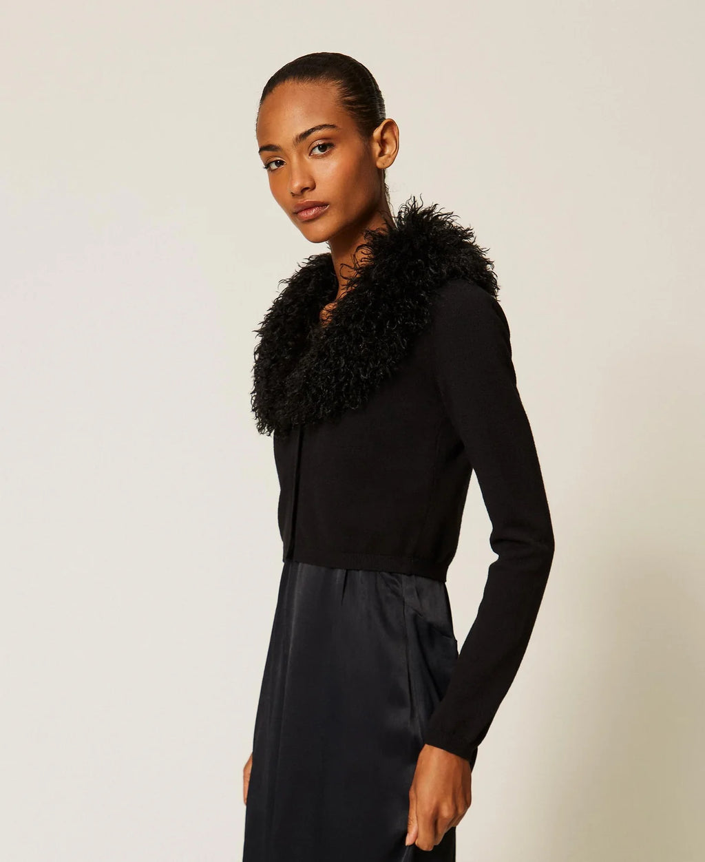 ΚΟΝΤΗ ΖΑΚΕΤΑ ΜΕ FAUX FUR TWINSET