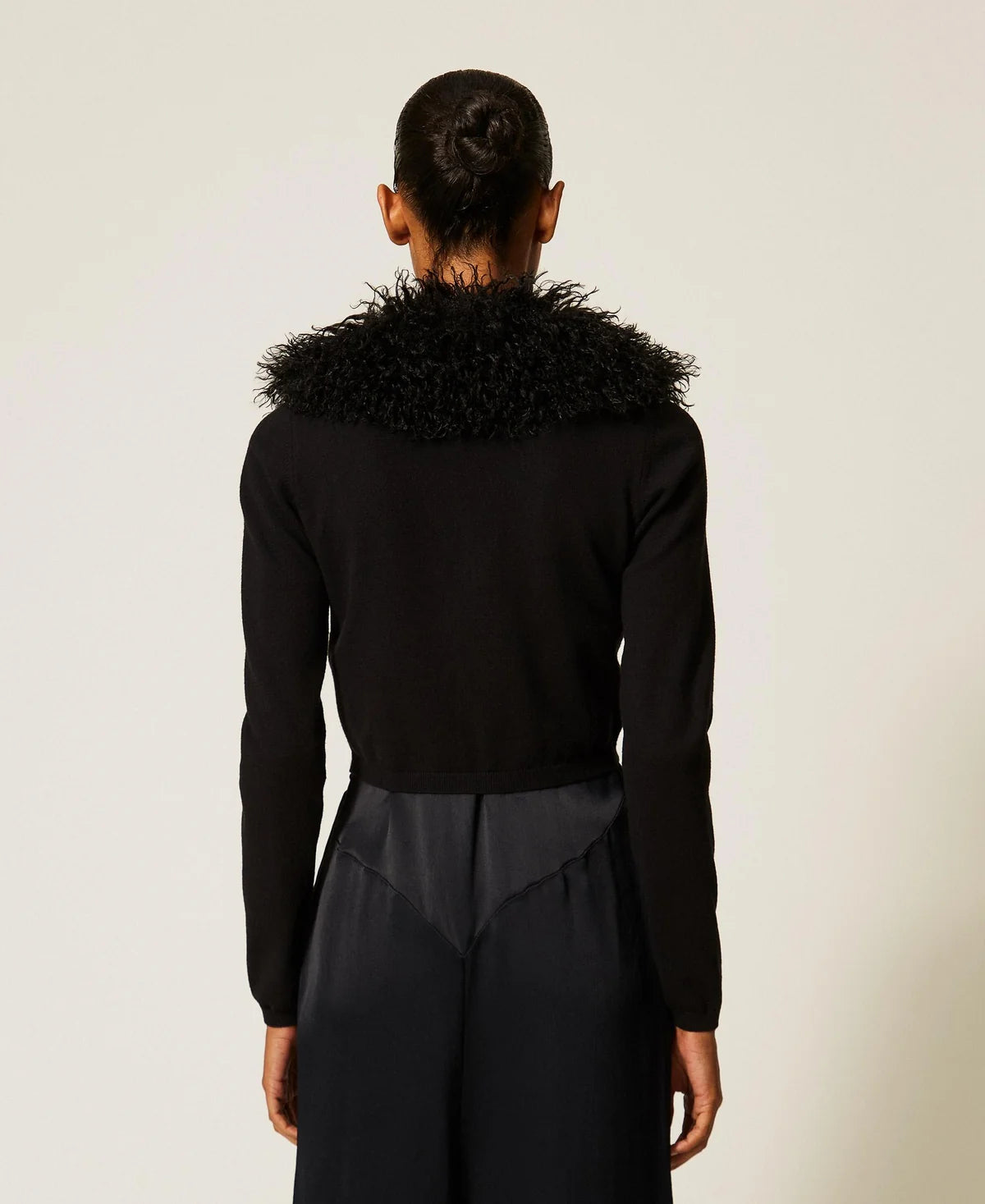 ΚΟΝΤΗ ΖΑΚΕΤΑ ΜΕ FAUX FUR TWINSET