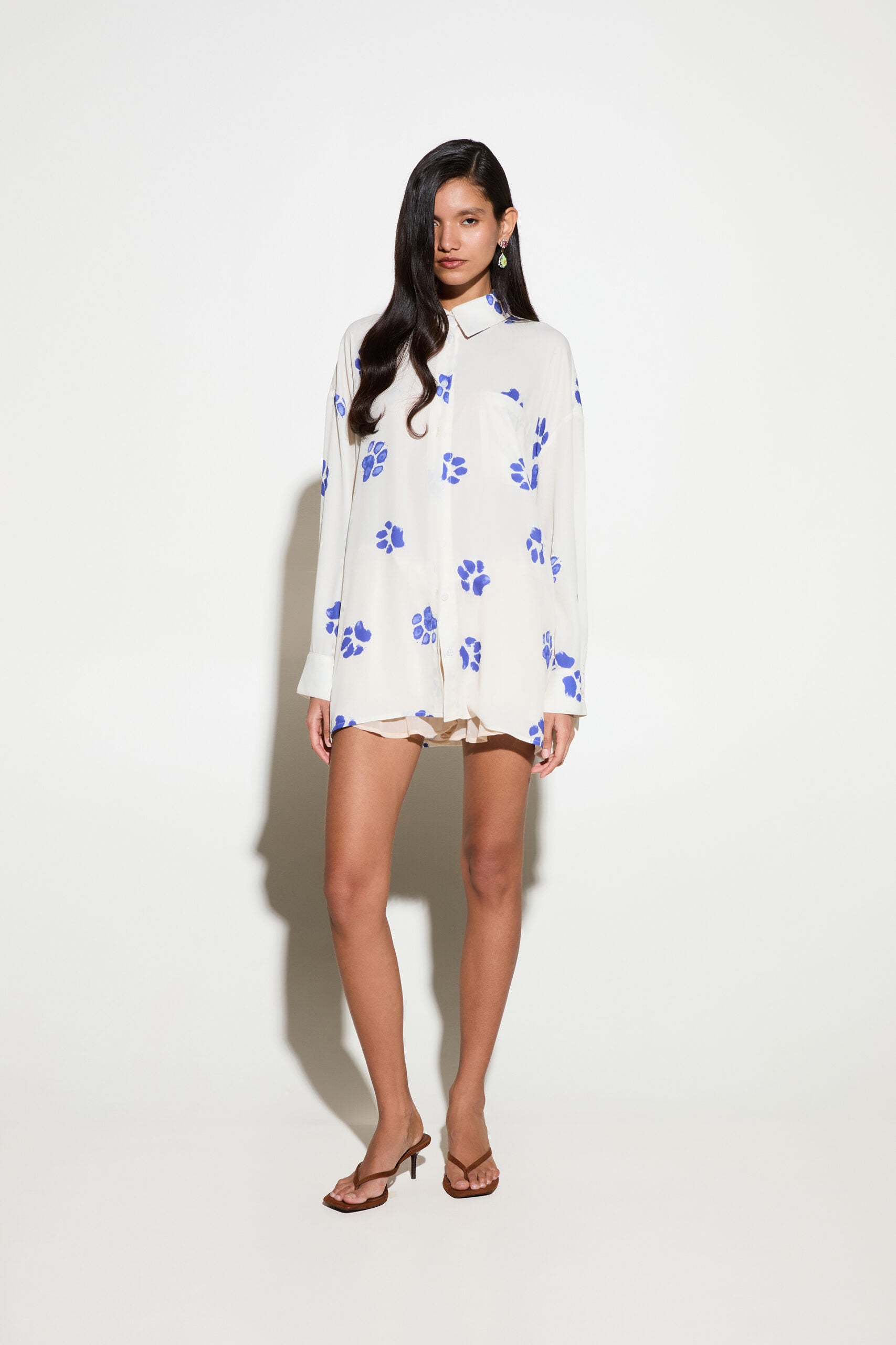 OVERSIZED ΠΟΥΚΑΜΙΣΟ (BLUE FOOTPRINTS) MILKWHITE