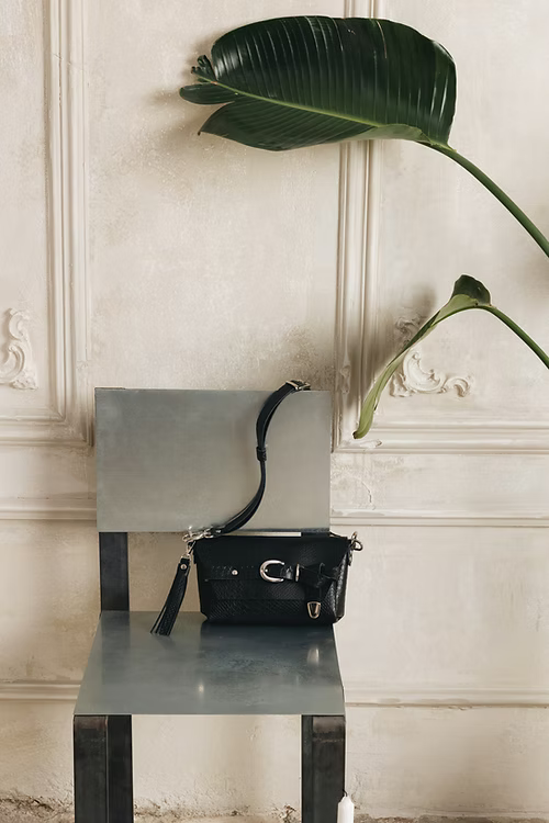 "REGRET ME” ΤΣΑΝΤΑ ΩΜΟΥ (BLACK) INDIVIDUAL