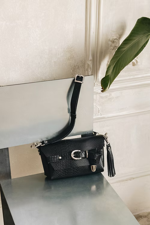 "REGRET ME” ΤΣΑΝΤΑ ΩΜΟΥ (BLACK) INDIVIDUAL