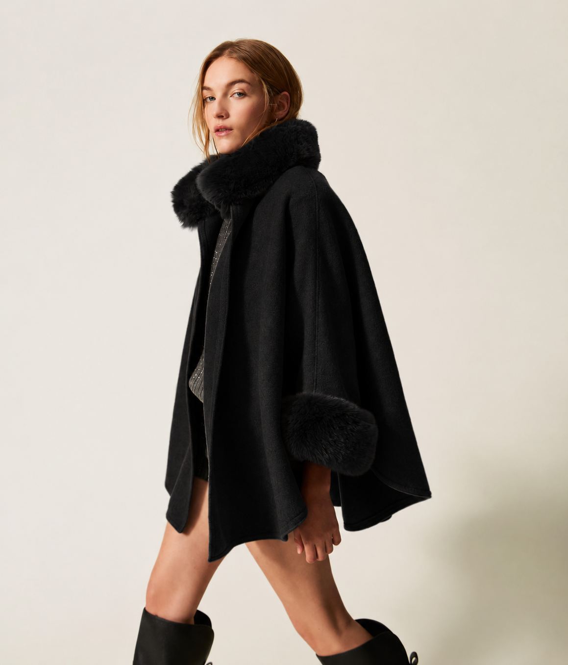 ΠΟΝΤΣΟ ΜΕ ΓΟΥΝΑ (BLACK) TWINSET