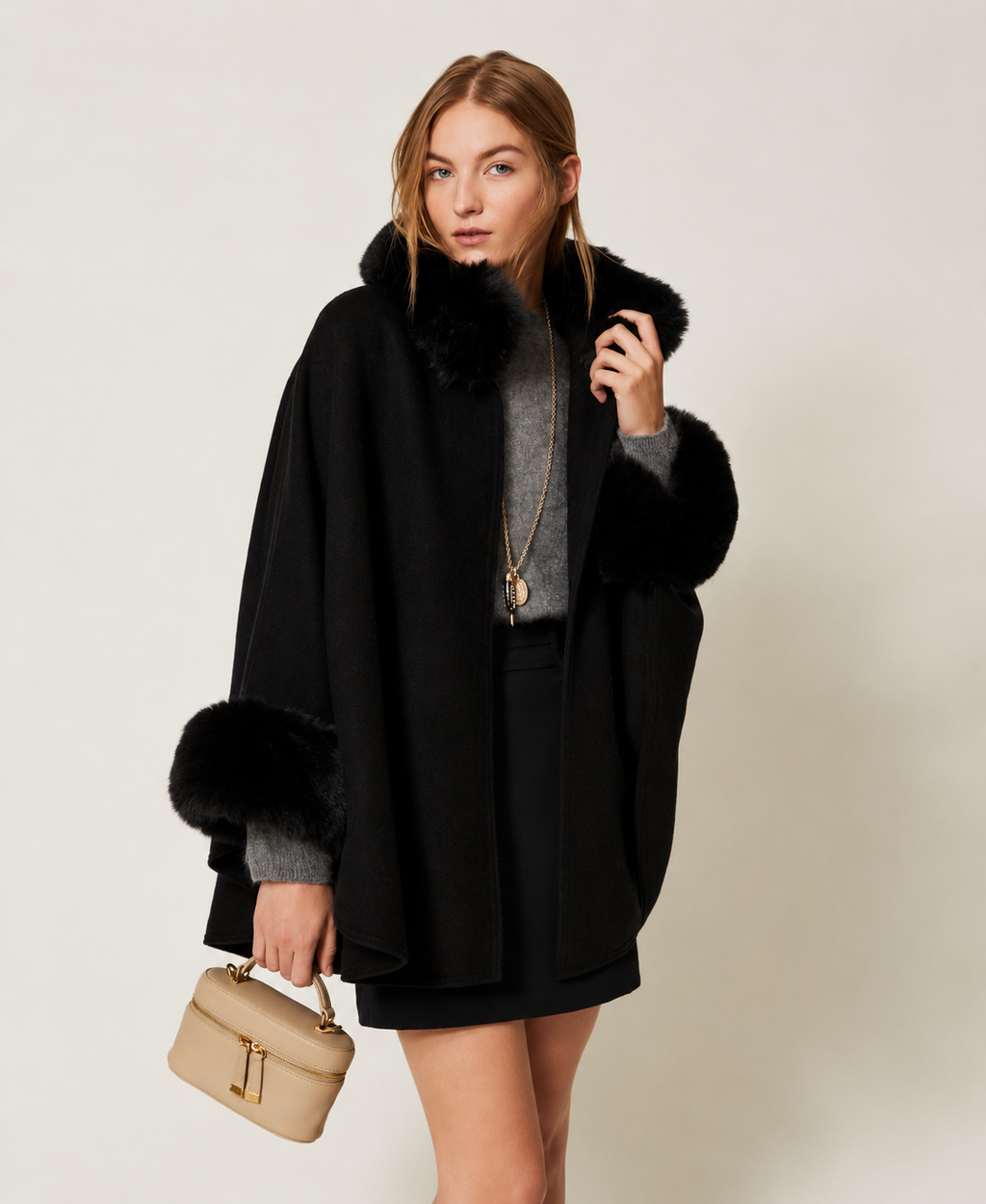 ΠΟΝΤΣΟ ΜΕ ΓΟΥΝΑ (BLACK) TWINSET