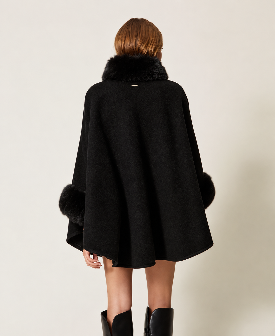 ΠΟΝΤΣΟ ΜΕ ΓΟΥΝΑ (BLACK) TWINSET