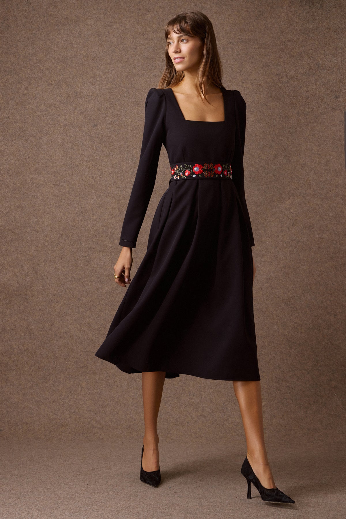 'NEFELI' ΜΙΝΤΙ ΦΟΡΕΜΑ ΜΕ ΚΕΝΤΗΜΕΝΗ ΖΩΝΗ (BLACK) MAMOUSH