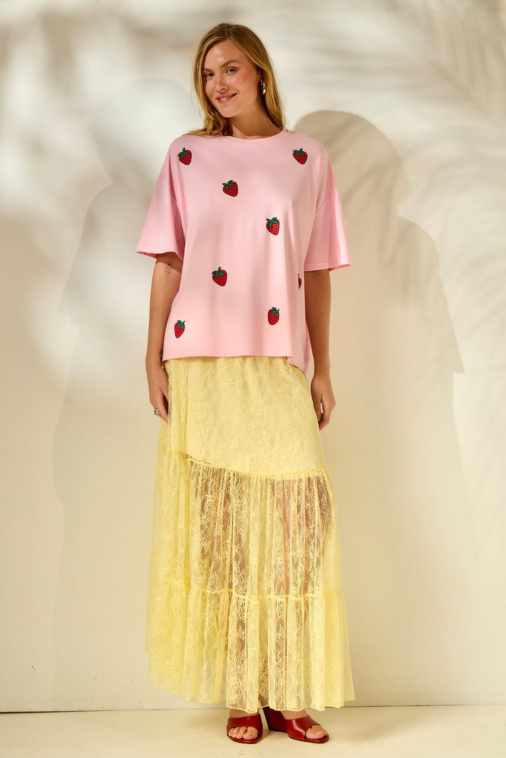 ‘VIOLET’ STRAWBERRIES T-SHIRT (PINK) MAMOUSH