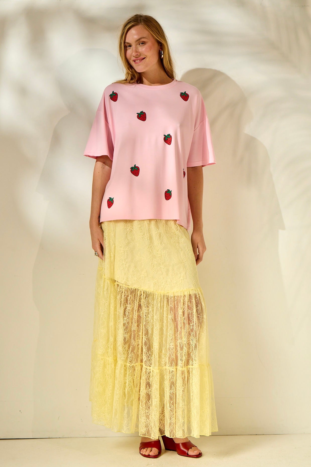 ‘VIOLET’ STRAWBERRIES T-SHIRT (PINK) MAMOUSH