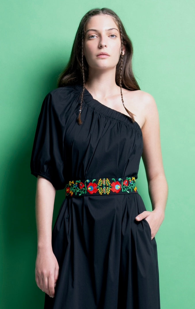 ‘NATALIA’ ΒΑΜΒΑΚΕΡΟ ΦΟΡΕΜΑ ΜΕ ΕΝΑΝ ΩΜΟ (BLACK) MAMOUSH