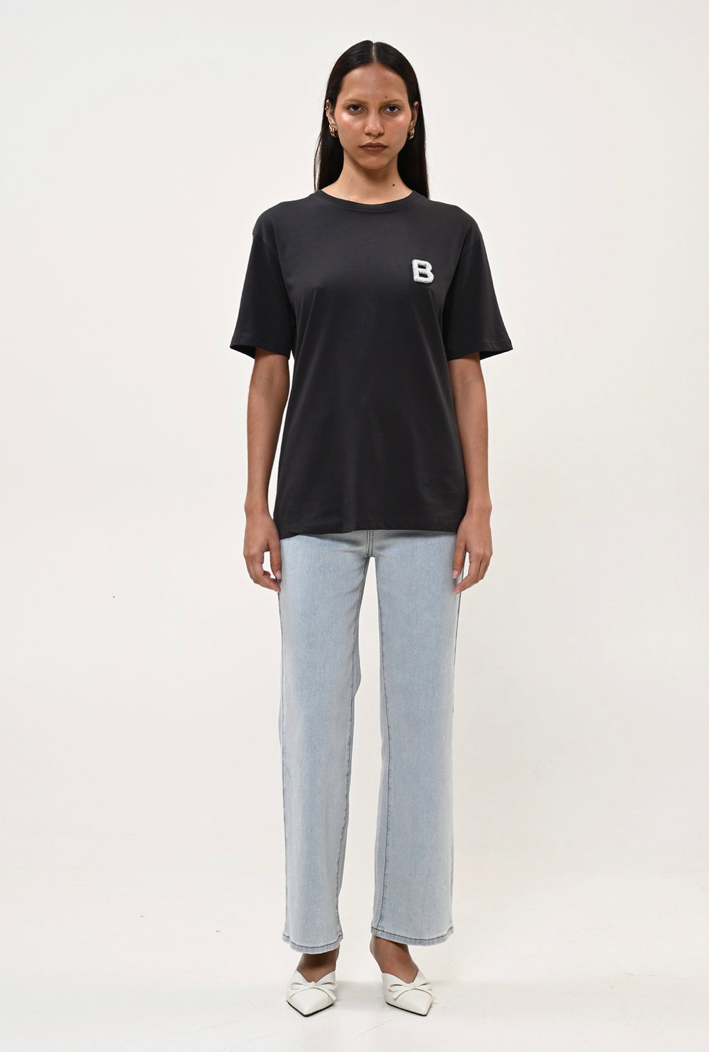 T-SHIRT ΜΕ LOGO 'B' ΑΠΟ ΣΤΡΑΣ BOOM