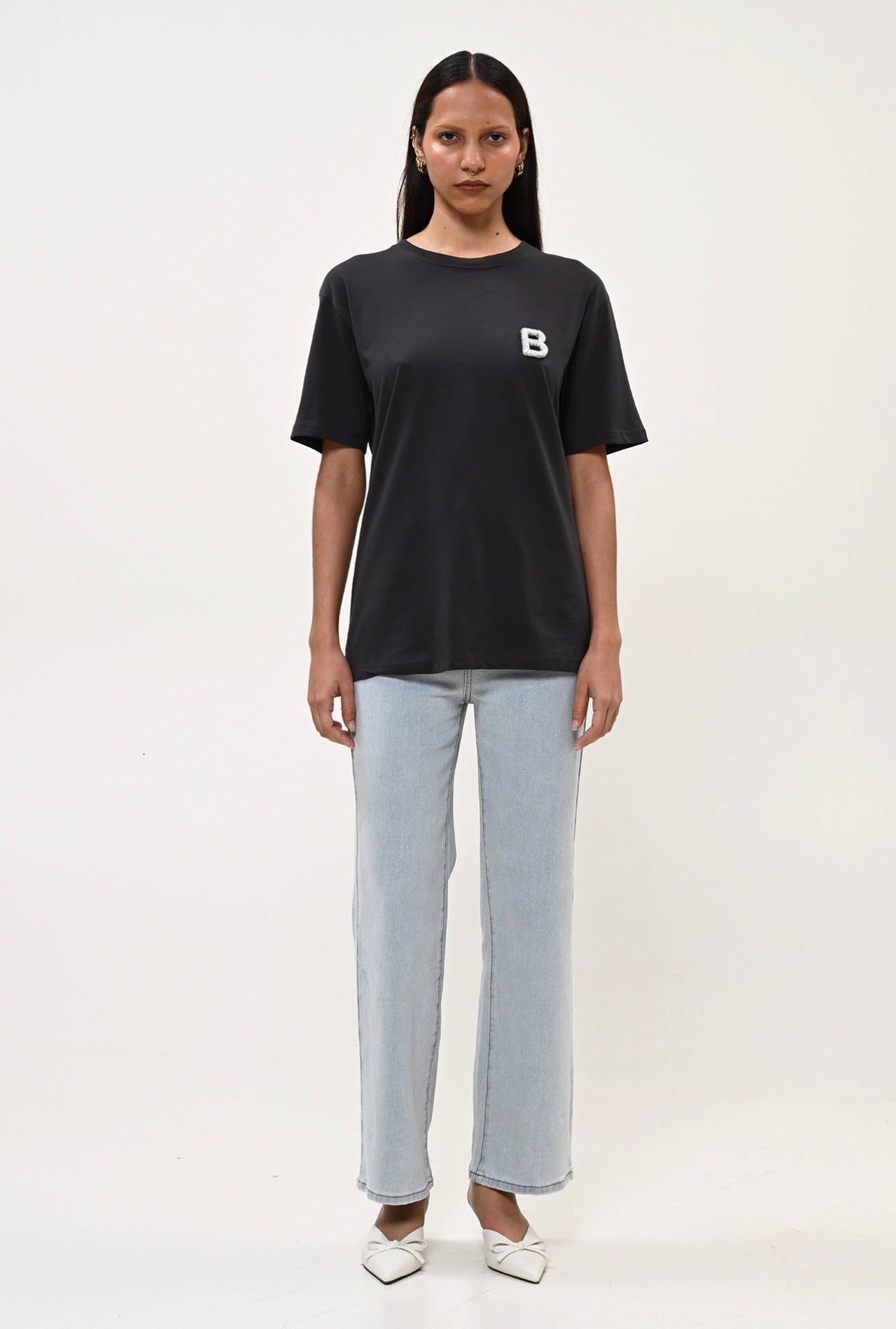 T-SHIRT ΜΕ LOGO 'B' ΑΠΟ ΣΤΡΑΣ BOOM