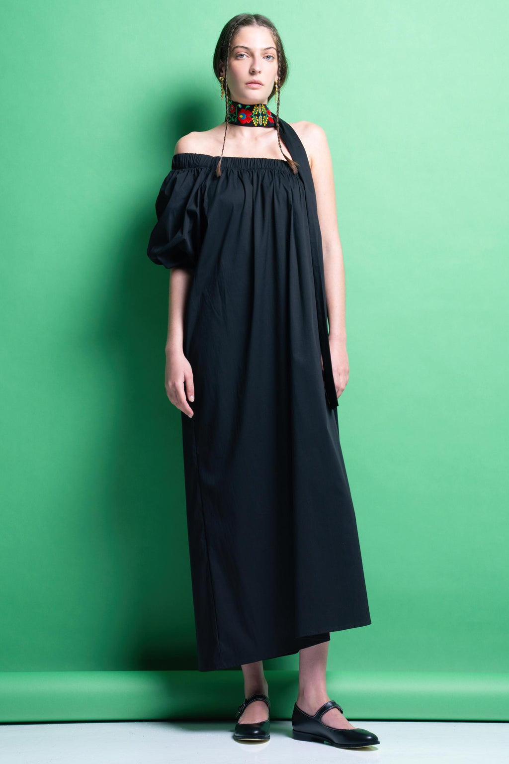 ‘NATALIA’ ΒΑΜΒΑΚΕΡΟ ΦΟΡΕΜΑ ΜΕ ΕΝΑΝ ΩΜΟ (BLACK) MAMOUSH