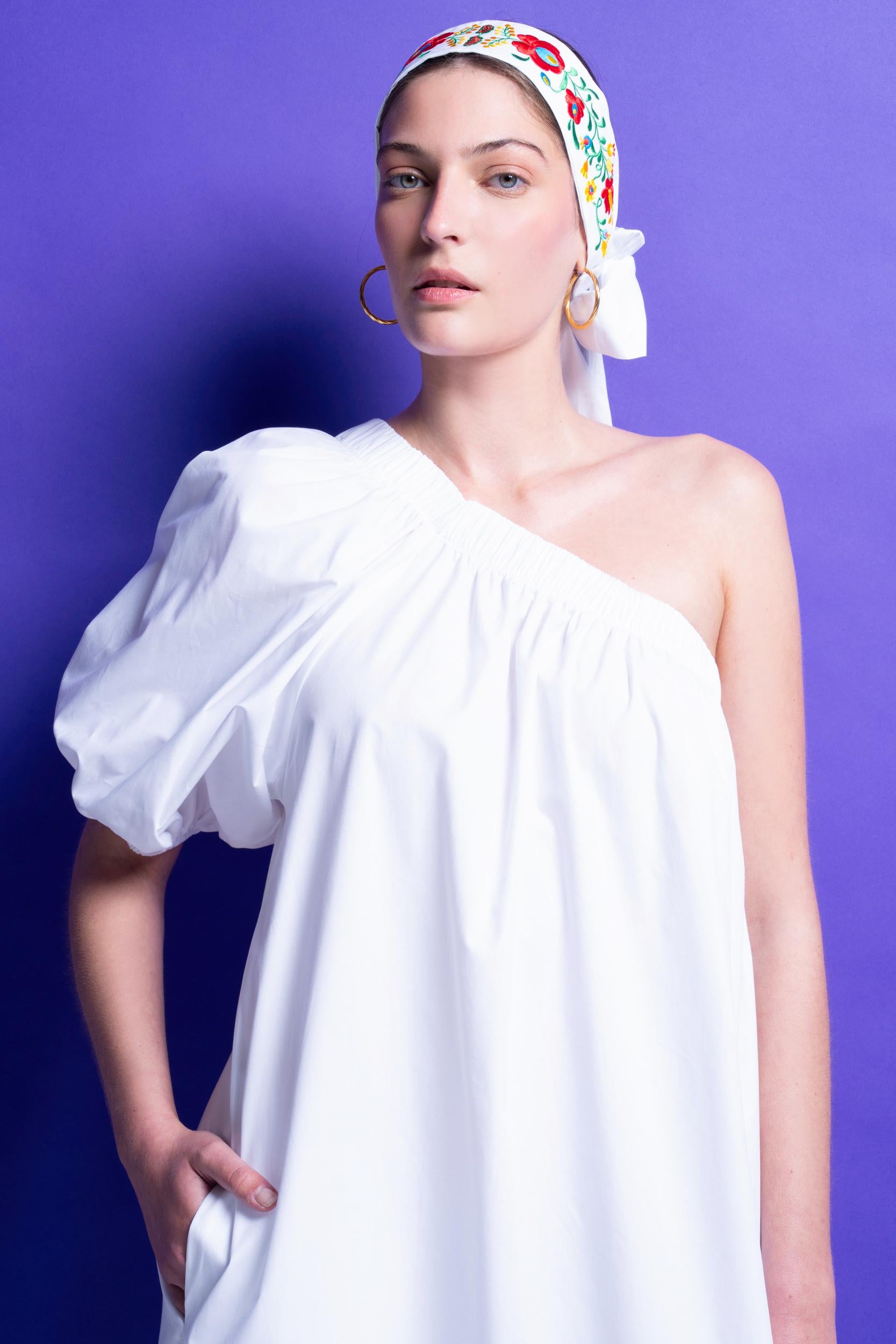 ‘NATALIA’ ΒΑΜΒΑΚΕΡΟ ΦΟΡΕΜΑ ΜΕ ΕΝΑΝ ΩΜΟ (WHITE) MAMOUSH