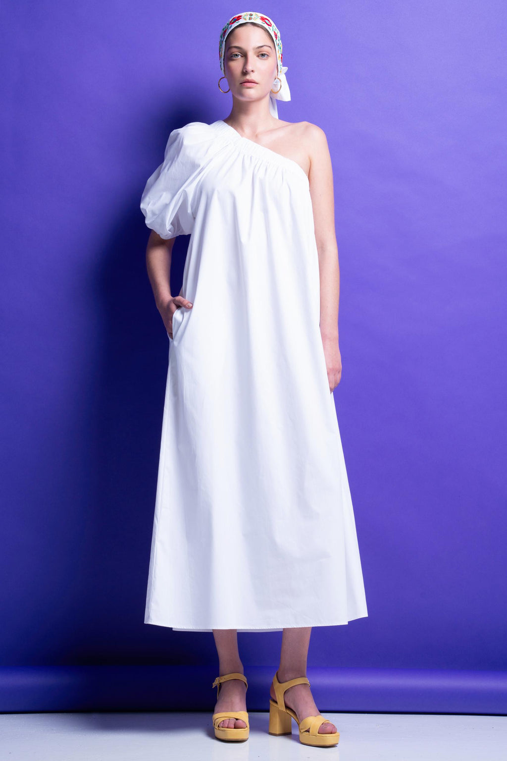 ‘NATALIA’ ΒΑΜΒΑΚΕΡΟ ΦΟΡΕΜΑ ΜΕ ΕΝΑΝ ΩΜΟ (WHITE) MAMOUSH