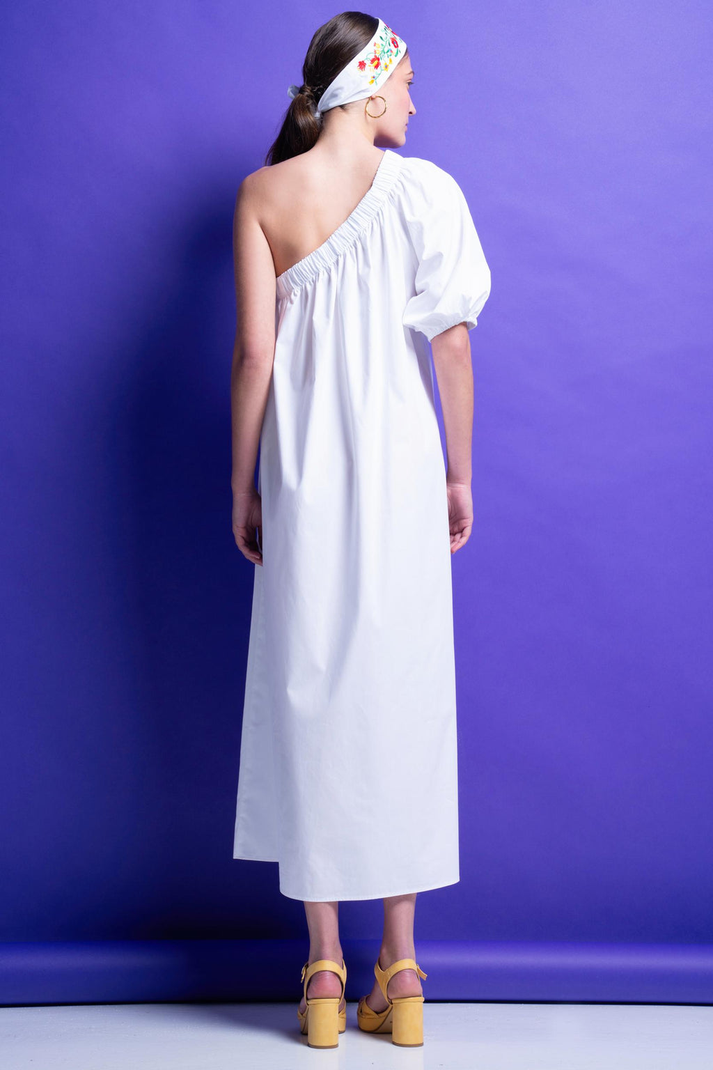 ‘NATALIA’ ΒΑΜΒΑΚΕΡΟ ΦΟΡΕΜΑ ΜΕ ΕΝΑΝ ΩΜΟ (WHITE) MAMOUSH