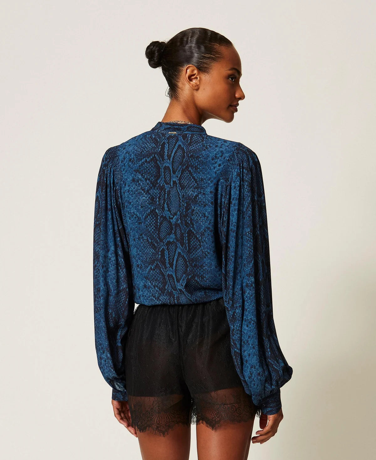 ΠΟΥΚΑΜΙΣΟ CREPE DE CHINE ΜΕ ΤΥΠΩΜΑ PYTHON (BLUE) TWINSET