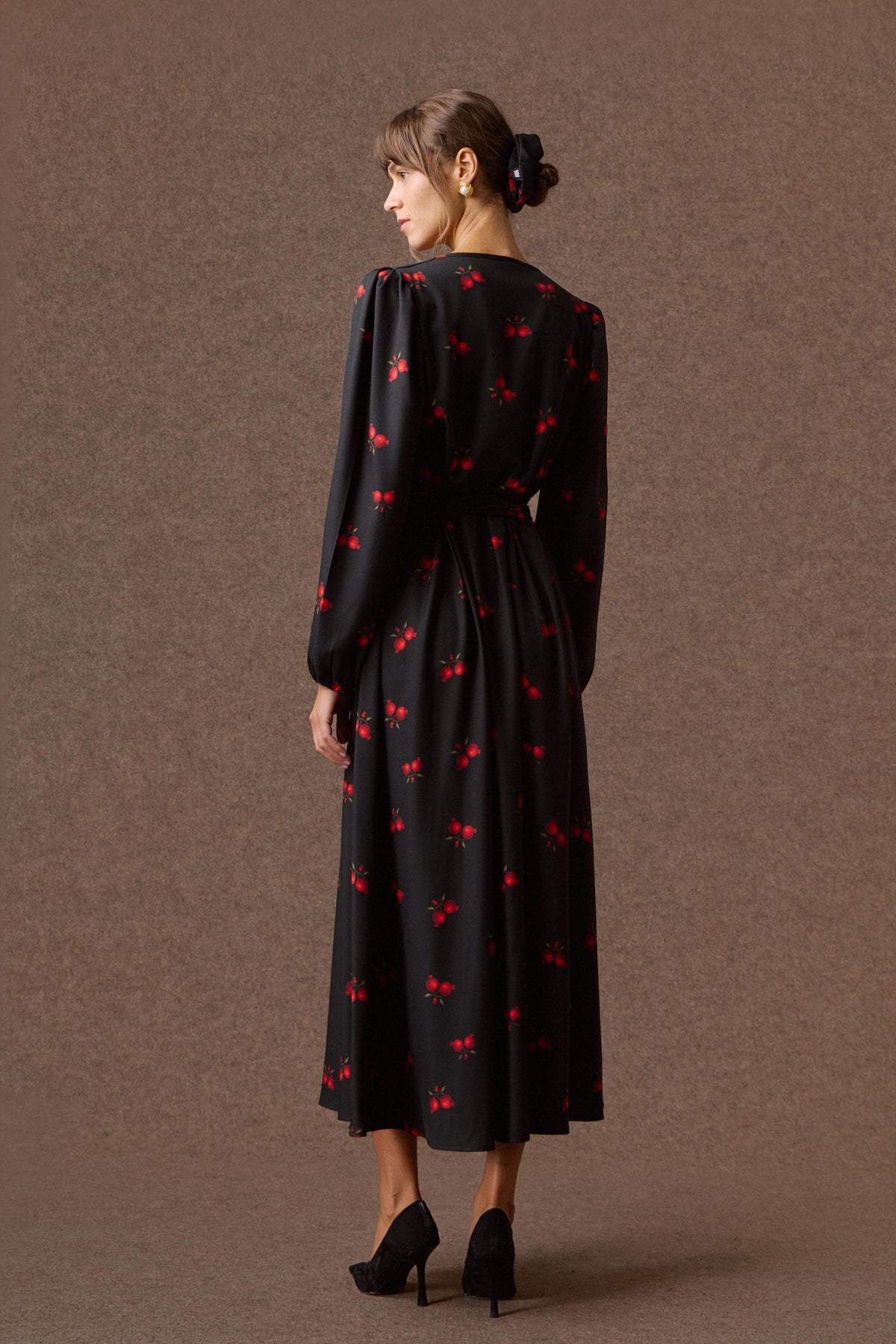 'KLELIA' ΣΕΜΙΖΙΕ ΦΟΡΕΜΑ ΜΕ ΤΥΠΩΜΑ ΡΟΔΙΑ (BLACK) MAMOUSH