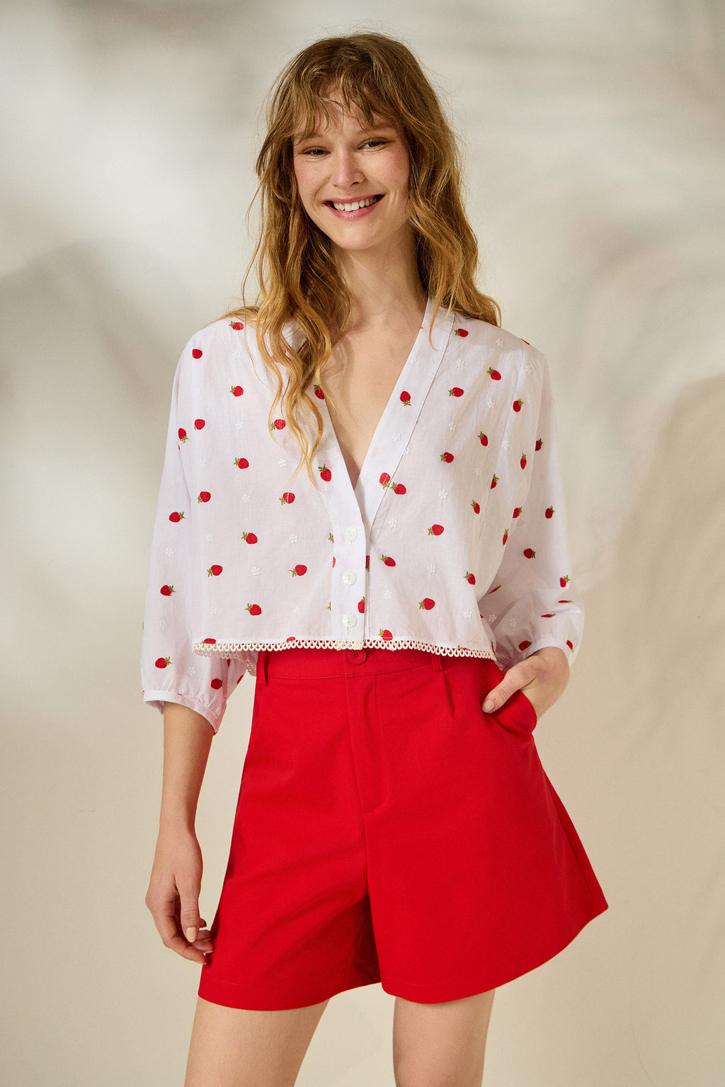 ‘BELLA’ ΚΟΝΤΟ ΠΟΥΚΑΜΙΣΟ (STRAWBERRIES) MAMOUSH