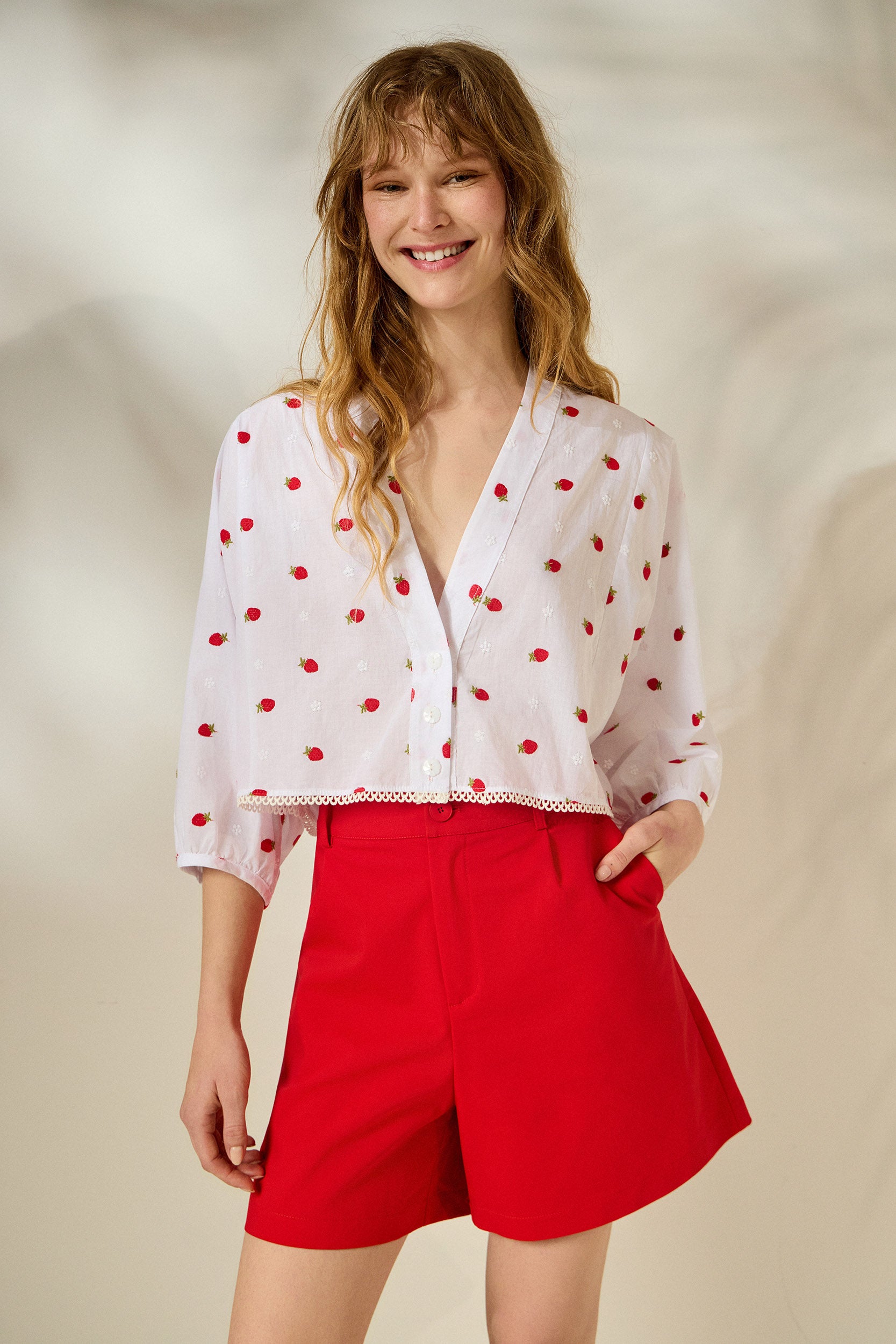‘BELLA’ ΚΟΝΤΟ ΠΟΥΚΑΜΙΣΟ (STRAWBERRIES) MAMOUSH