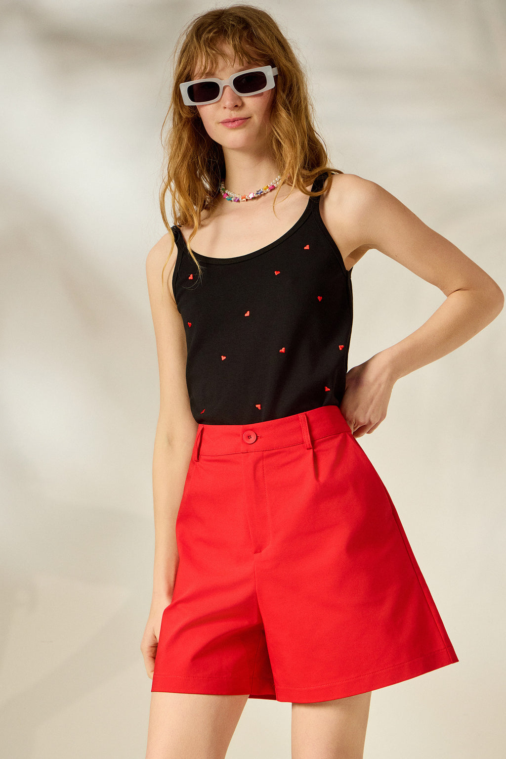 'LIA' ΤΟΠ ΜΕ ΚΕΝΤΗΜΑ ΚΑΡΔΟΥΛΕΣ (BLACK) MAMOUSH