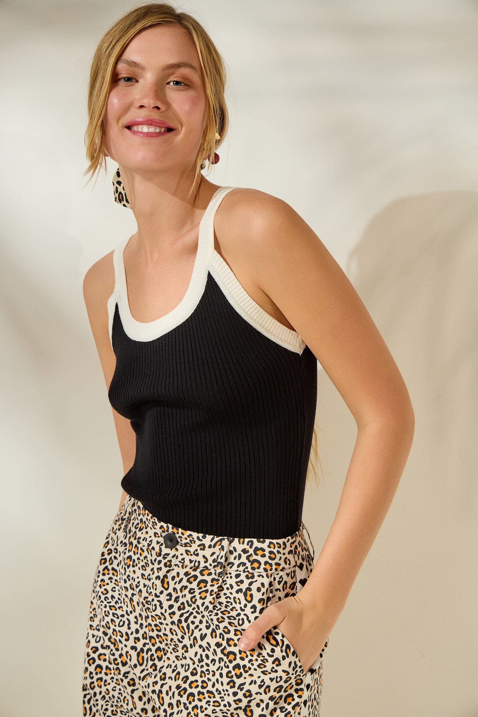 'DANAE' ΠΛΕΚΤΗ ΜΠΛΟΥΖΑ (BLACK/WHITE) MAMOUSH