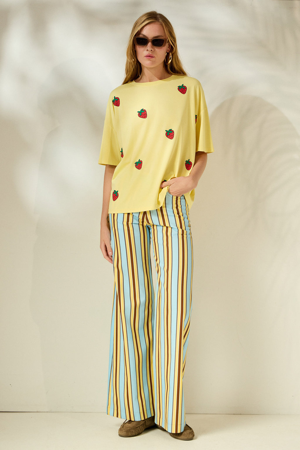 ‘VIOLET’ STRAWBERRIES T-SHIRT (YELLOW) MAMOUSH