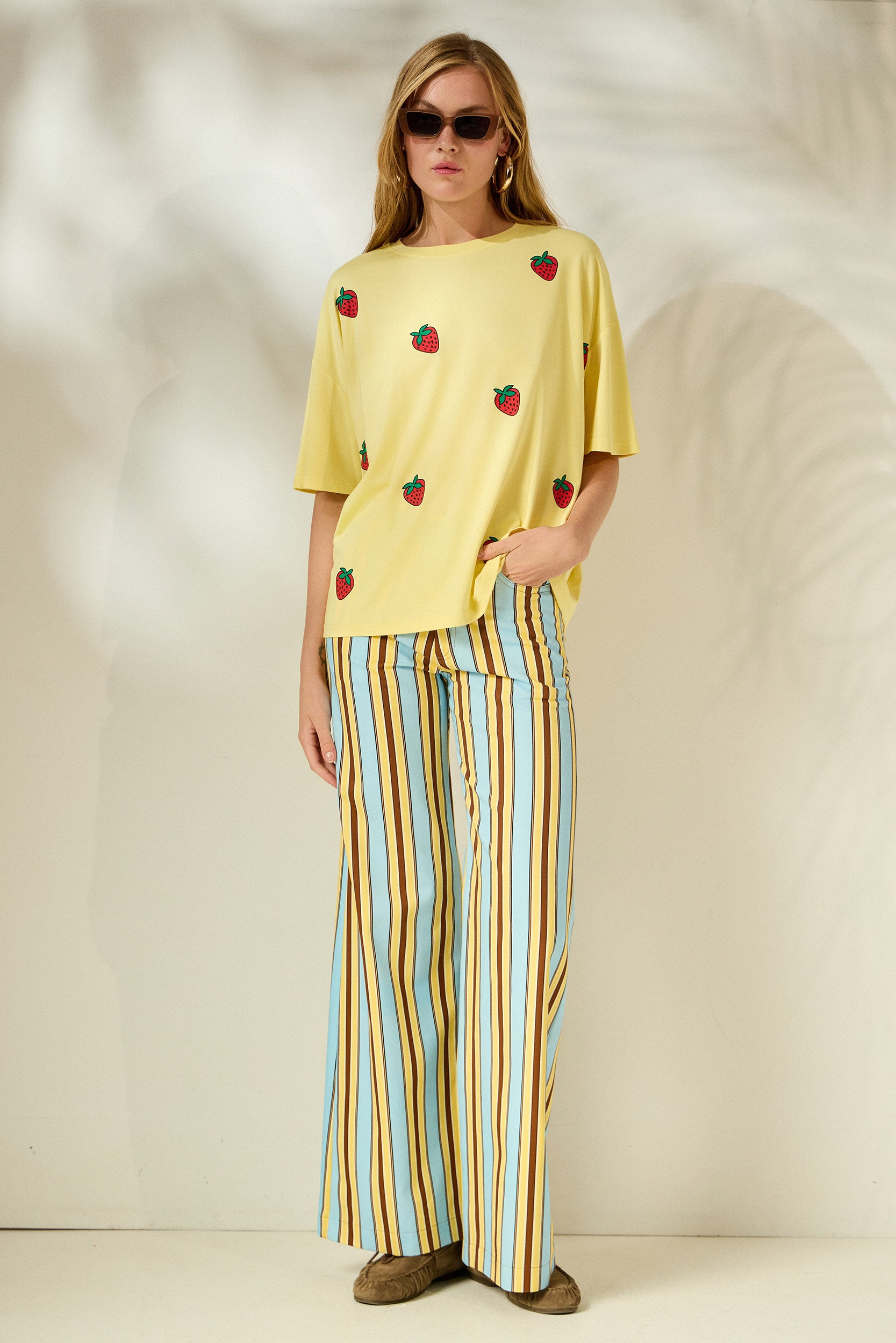 ‘VIOLET’ STRAWBERRIES T-SHIRT (YELLOW) MAMOUSH