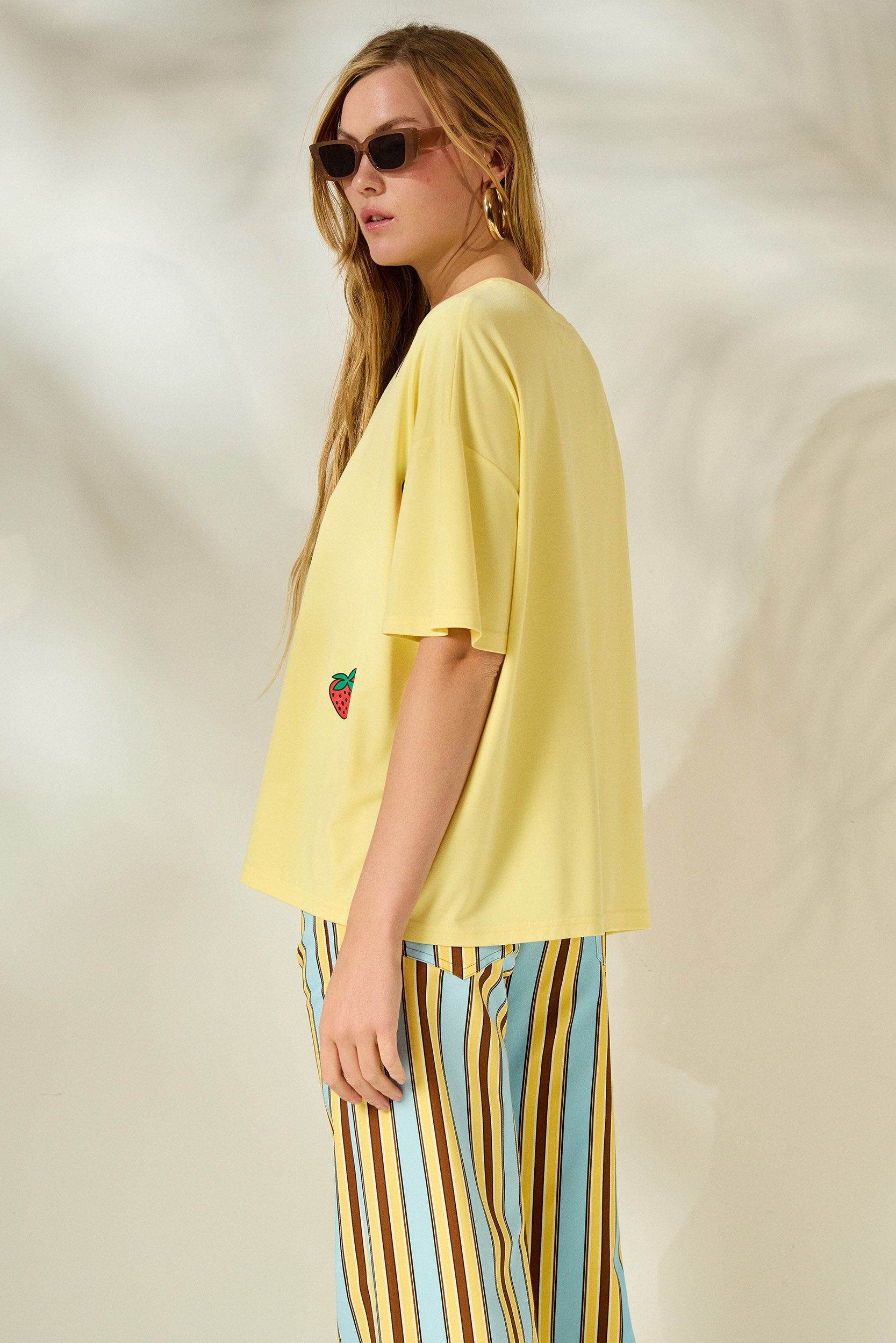 ‘VIOLET’ STRAWBERRIES T-SHIRT (YELLOW) MAMOUSH