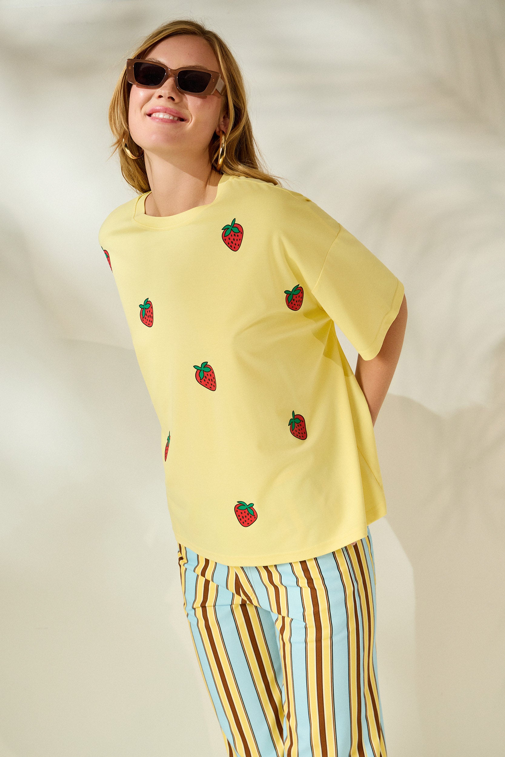 ‘VIOLET’ STRAWBERRIES T-SHIRT (YELLOW) MAMOUSH