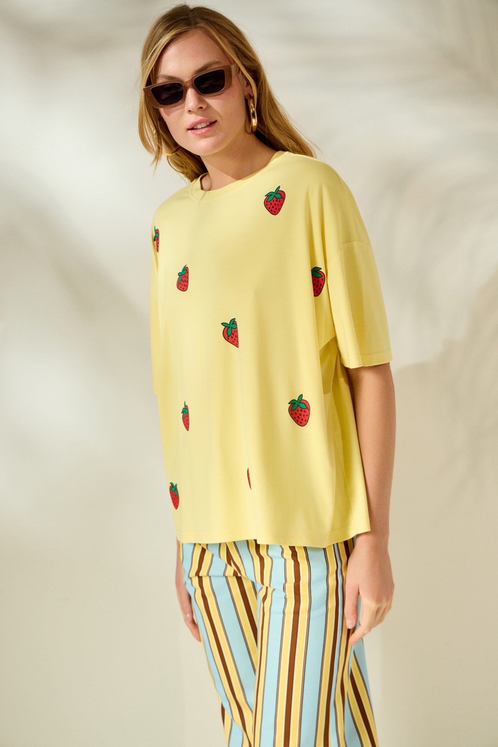 ‘VIOLET’ STRAWBERRIES T-SHIRT (YELLOW) MAMOUSH