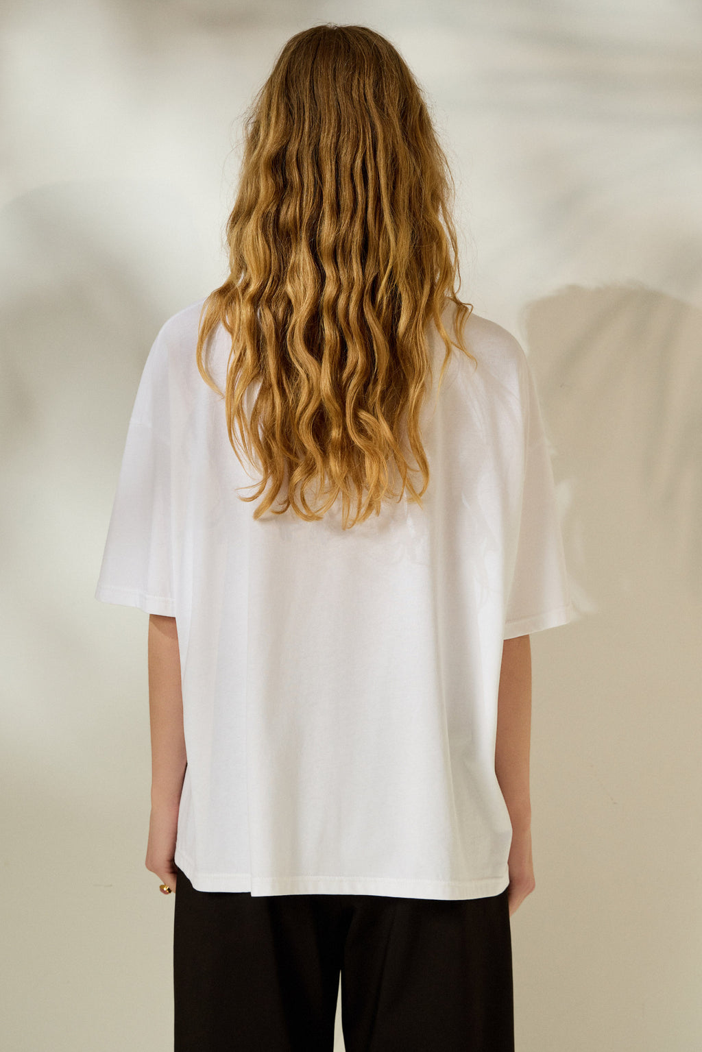 ‘VIOLET’ STRAWBERRIES T-SHIRT (WHITE) MAMOUSH