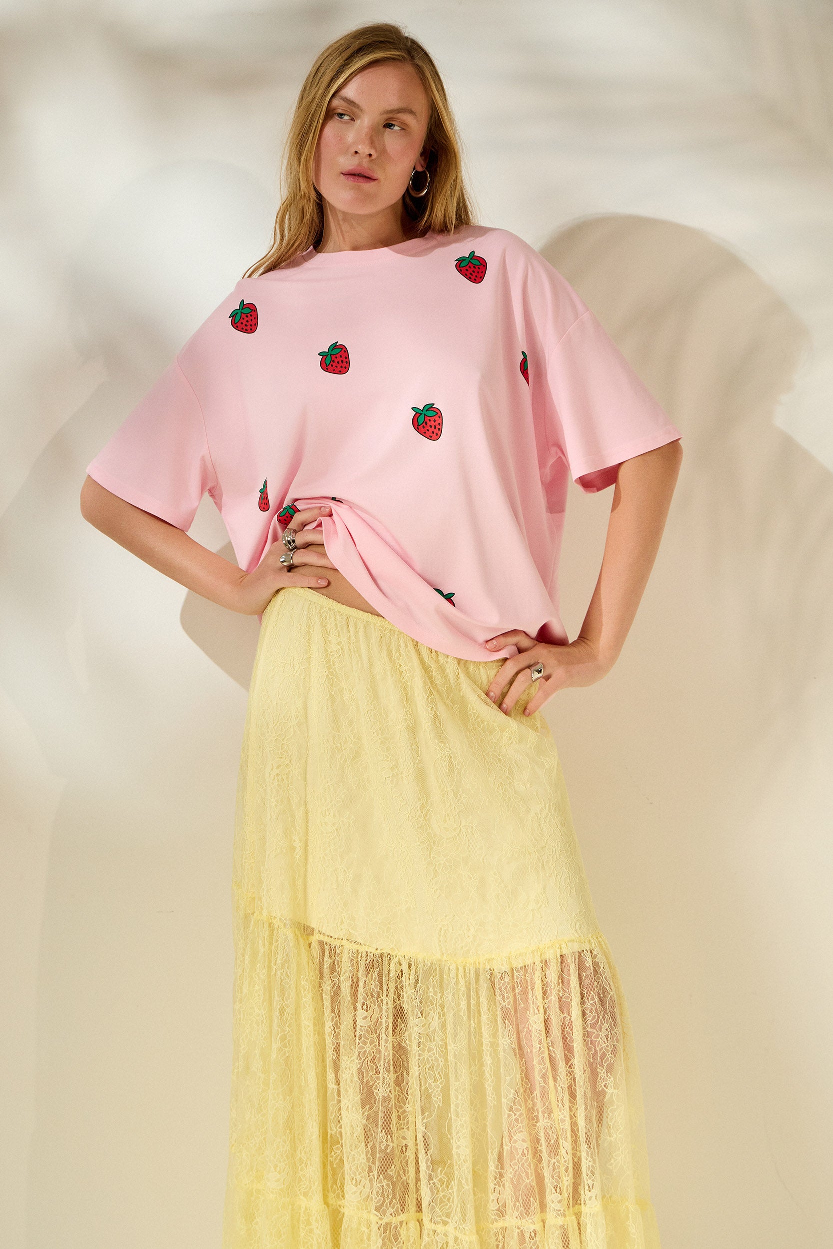 ‘VIOLET’ STRAWBERRIES T-SHIRT (PINK) MAMOUSH