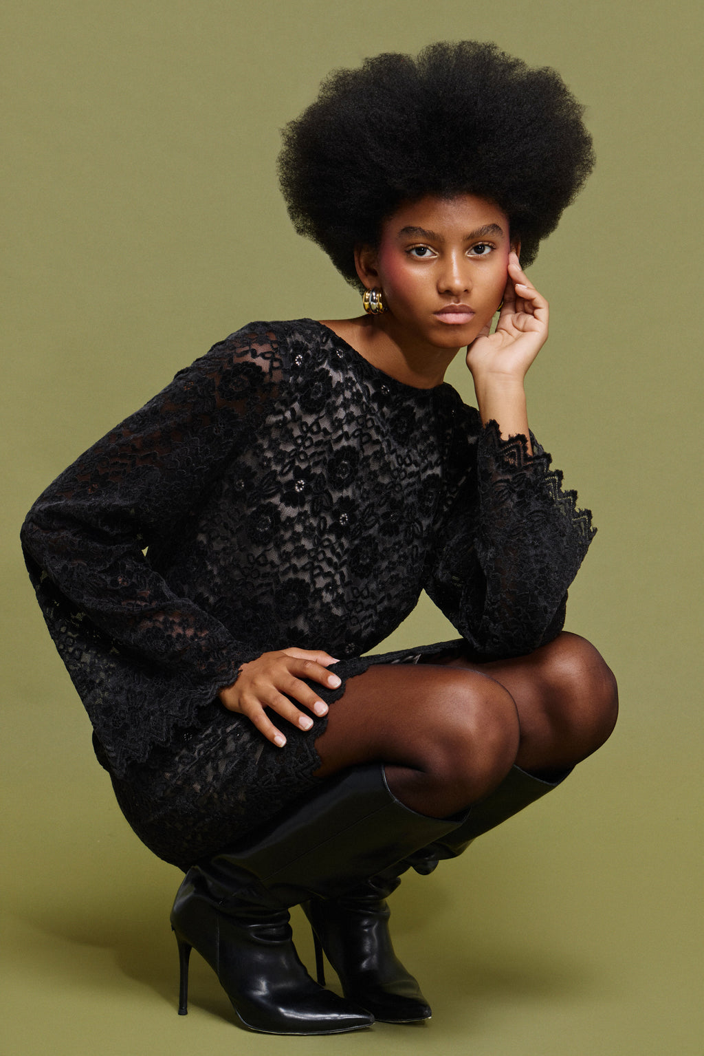 ELLIANA' ΜΙΝΙ ΦΟΡΕΜΑ ΑΠΟ ΔΑΝΤΕΛΑ ΜΕ ΒΕΛΟΥΔΟ (BLACK) MAMOUSH