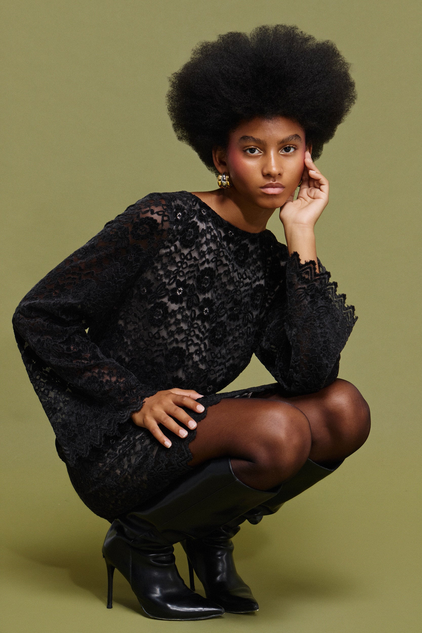 ELLIANA' ΜΙΝΙ ΦΟΡΕΜΑ ΑΠΟ ΔΑΝΤΕΛΑ ΜΕ ΒΕΛΟΥΔΟ (BLACK) MAMOUSH