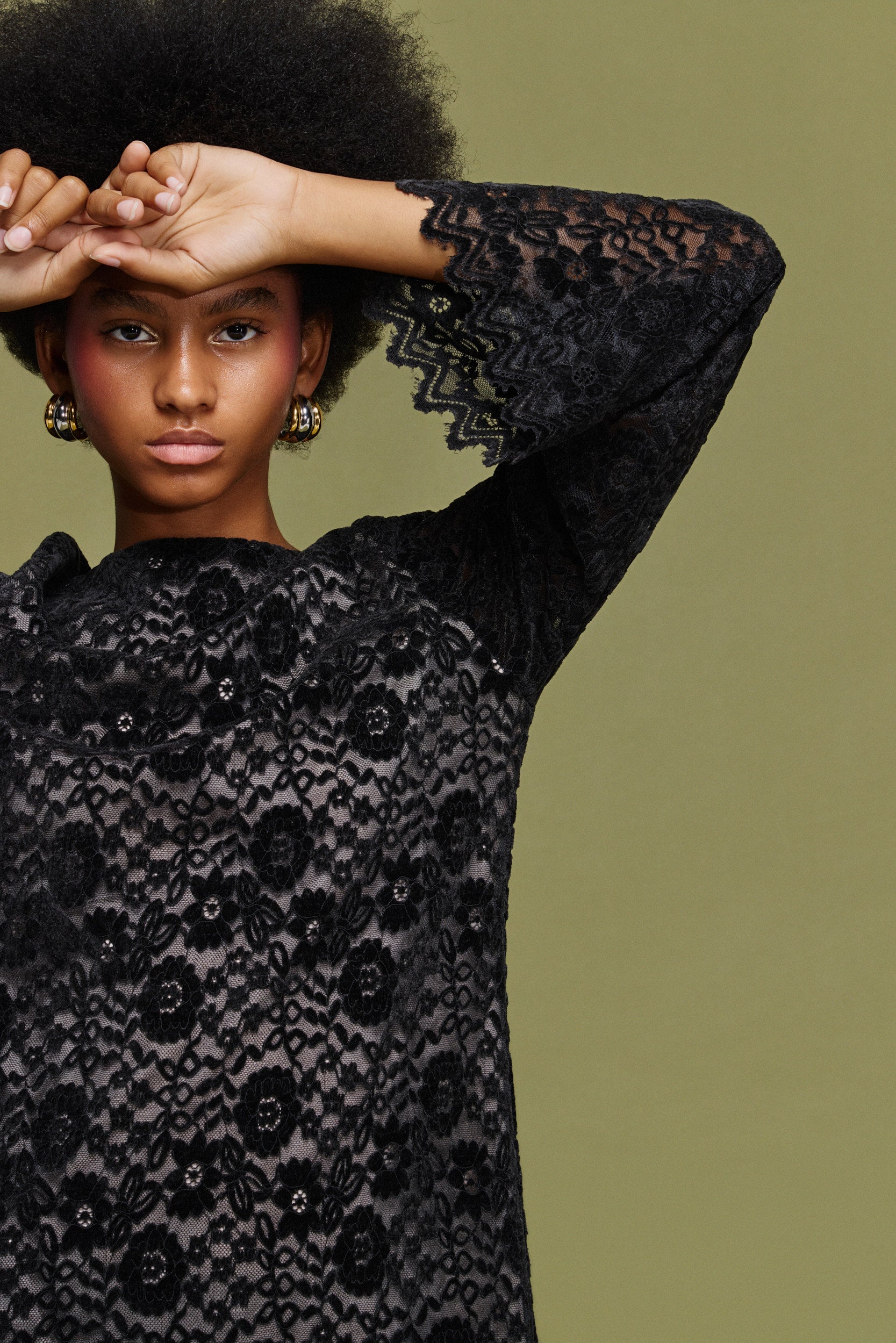 ELLIANA' ΜΙΝΙ ΦΟΡΕΜΑ ΑΠΟ ΔΑΝΤΕΛΑ ΜΕ ΒΕΛΟΥΔΟ (BLACK) MAMOUSH