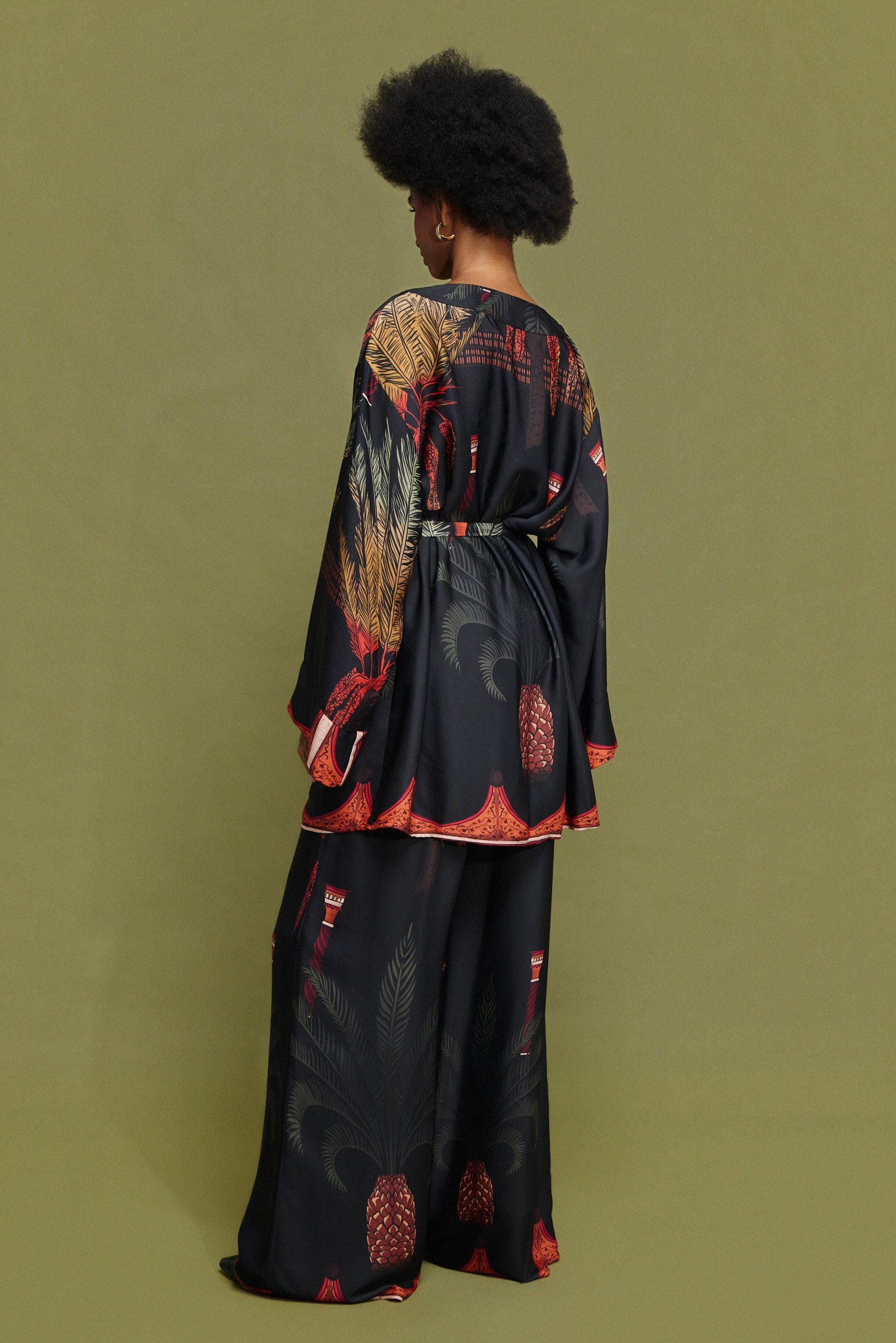 ‘TESSA’ ΚΟΝΤΟ ΚΙΜΟΝΟ (BLACK PALM TREE) MAMOUSH