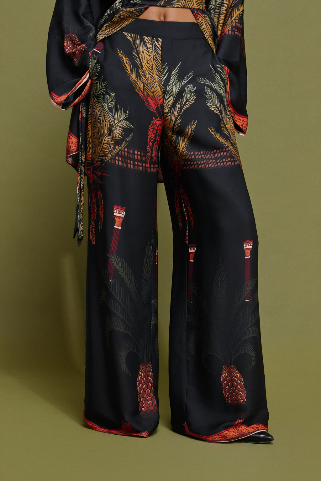 ‘SOFIA’ ΕΜΠΡΙΜΕ ΠΑΝΤΕΛΟΝΑ (BLACK PALM TREE) MAMOUSH