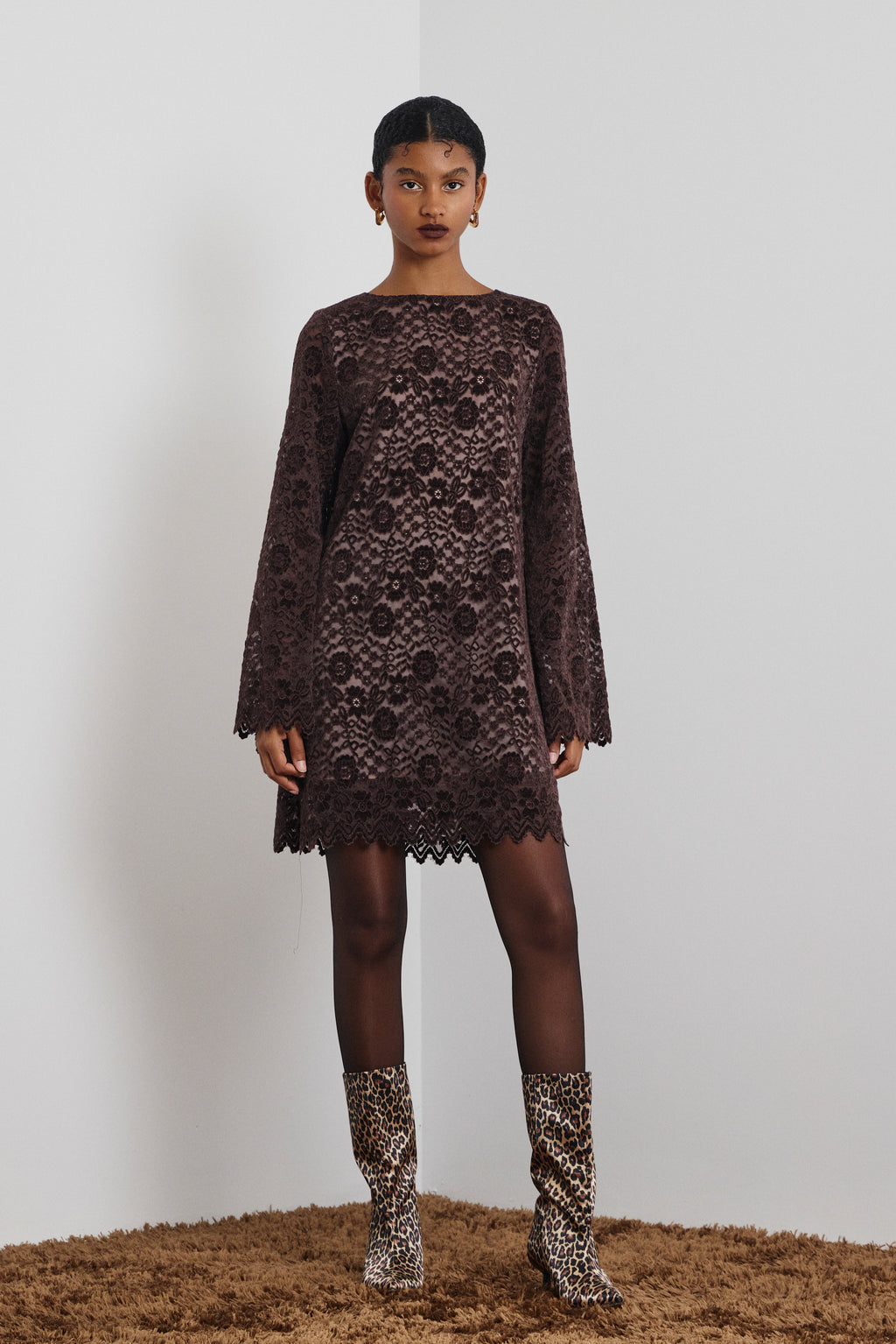 ELLIANA' ΜΙΝΙ ΦΟΡΕΜΑ ΑΠΟ ΔΑΝΤΕΛΑ ΜΕ ΒΕΛΟΥΔΟ (CHOCOLA) MAMOUSH