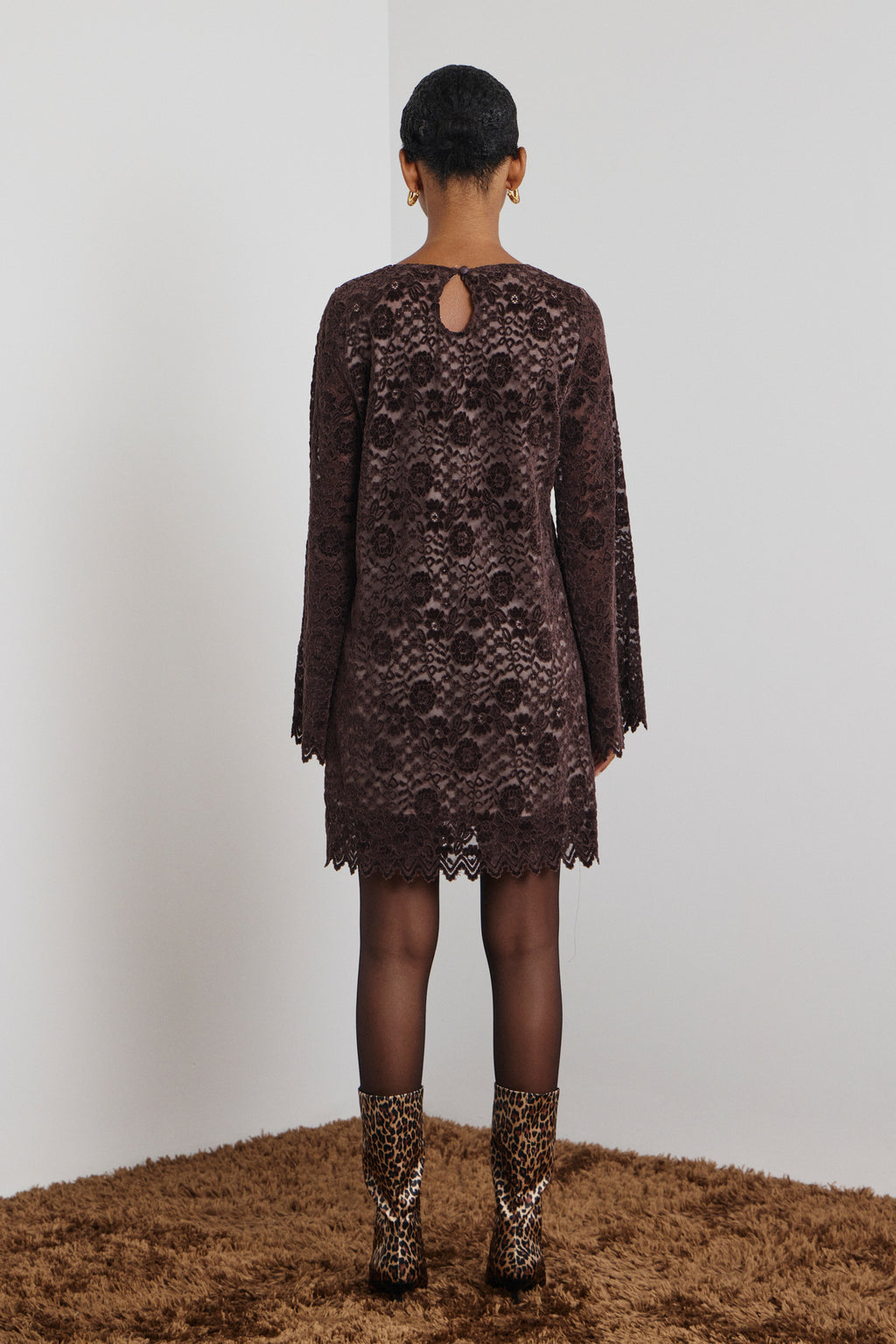 ELLIANA' ΜΙΝΙ ΦΟΡΕΜΑ ΑΠΟ ΔΑΝΤΕΛΑ ΜΕ ΒΕΛΟΥΔΟ (CHOCOLA) MAMOUSH